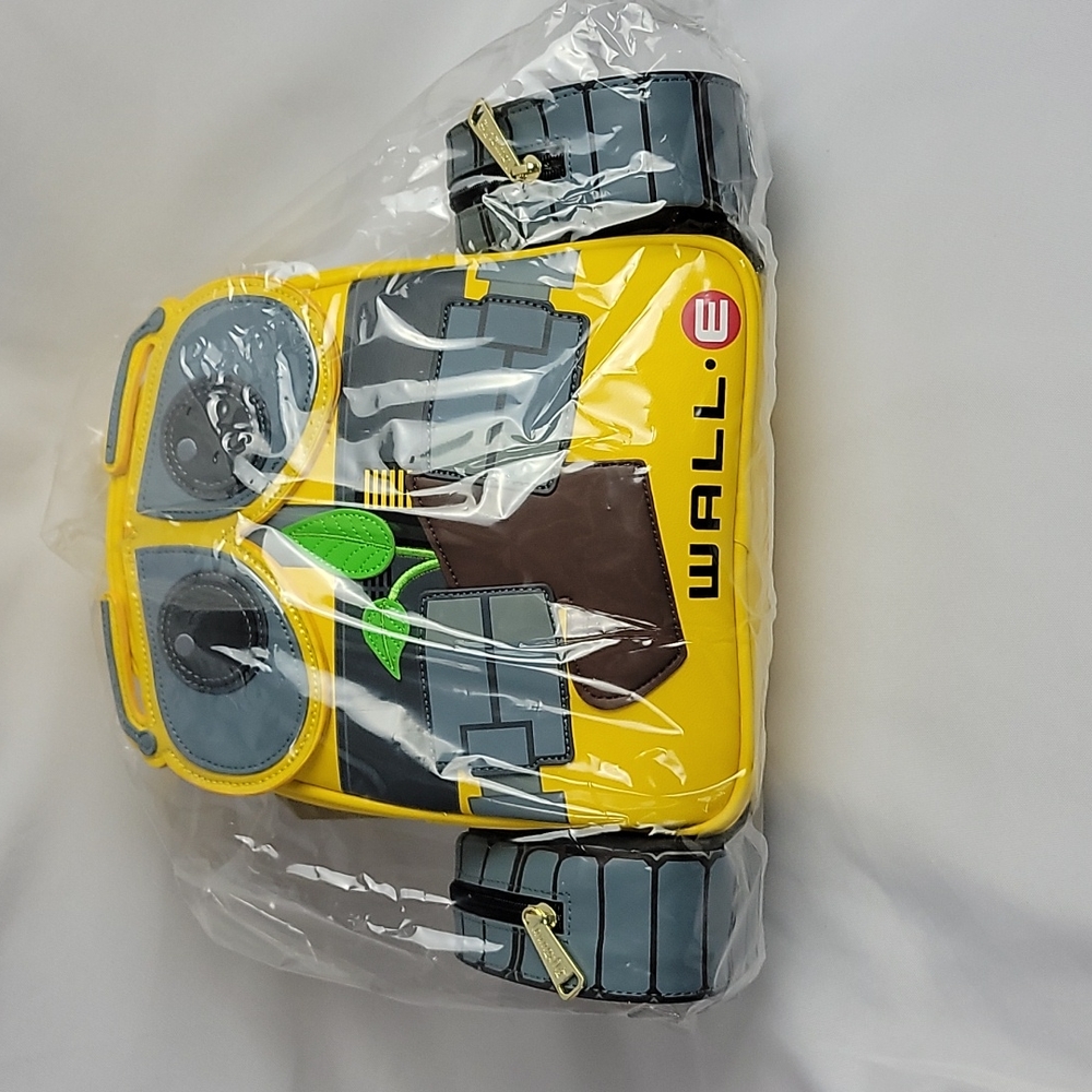 NWT Loungefly Pixar WALL-E Plant Boot Mini Backpack - Picture 6 of 6